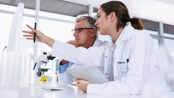 Image that shows two employees of a life sciences company following best practices for Good Documentation Practices | Scilife 