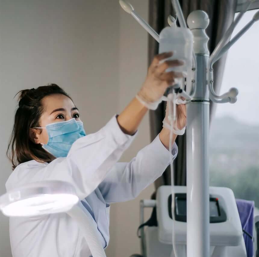 Woman working with a Smart Quality Management Software for Biotech companies | Scilife