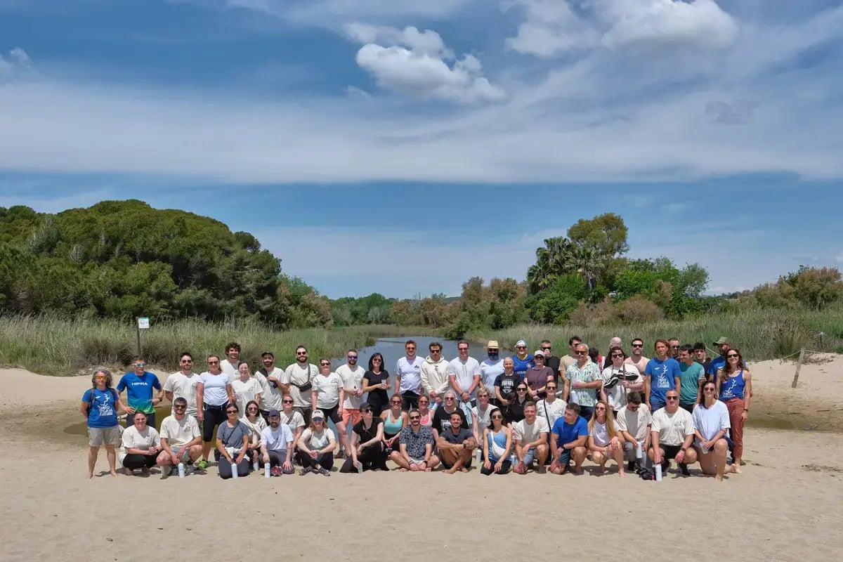 Team building group picture at nature reserve | Scilife